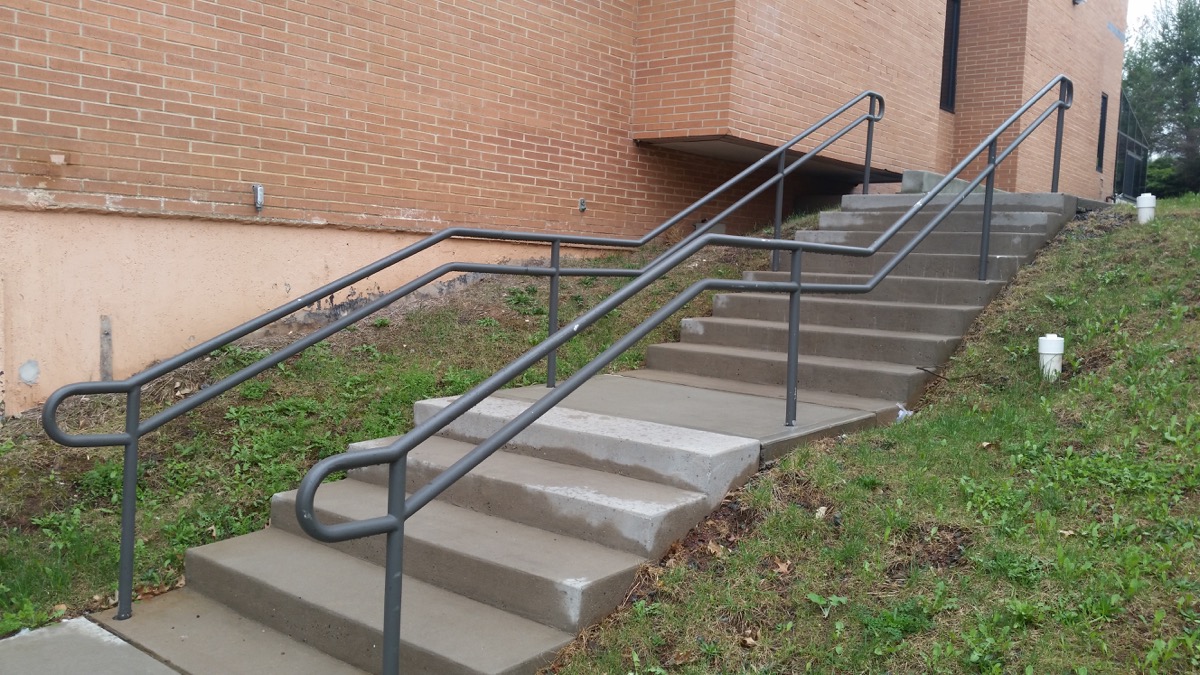 Commercial Two Line Pipe Railing